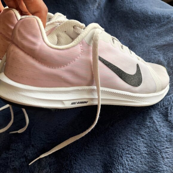 Nike Womens Downshifter 8/Vast Grey/Black/Pink Foam/ Size 8- Womens Running Shoe - Picture 2 of 14